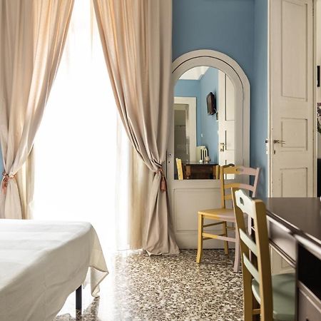 Palazzo Dante Acomodação com café da manhã Alliste Exterior foto