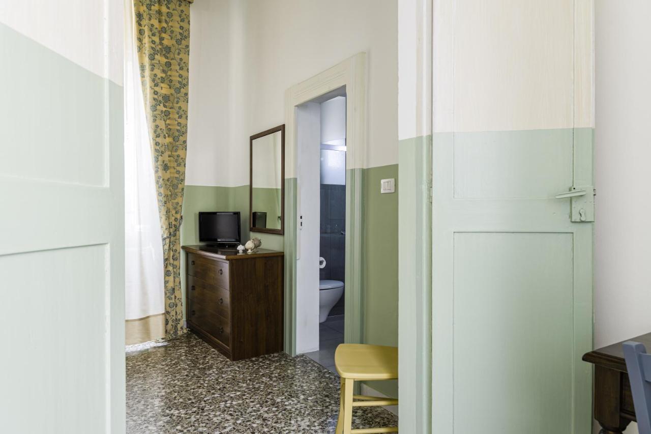 Palazzo Dante Acomodação com café da manhã Alliste Exterior foto
